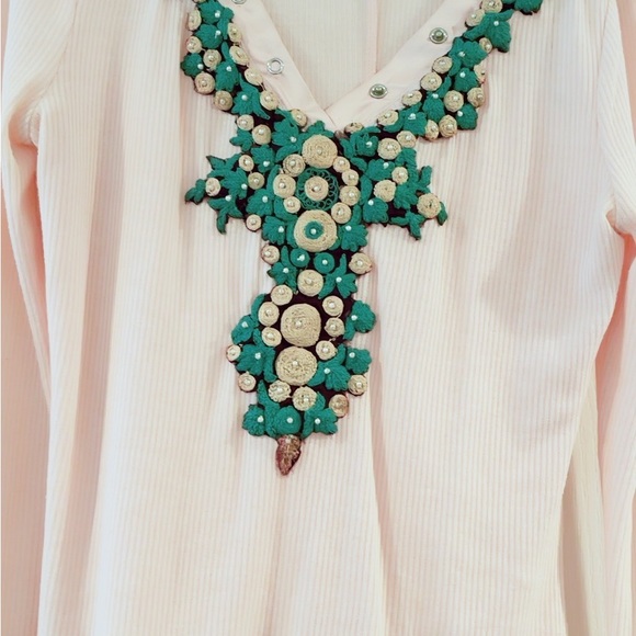 American Rag Junior size L Embroidered Top - Picture 3 of 7